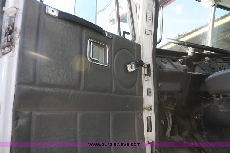 image for item A3228 2001 Volvo WG conveyor truck