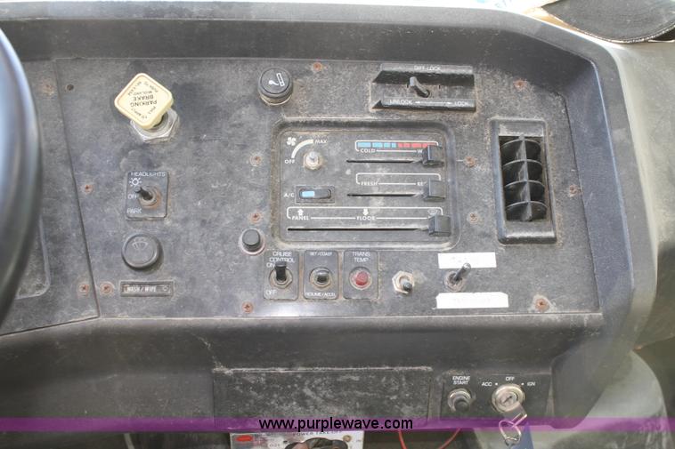 image for item A3228 2001 Volvo WG conveyor truck