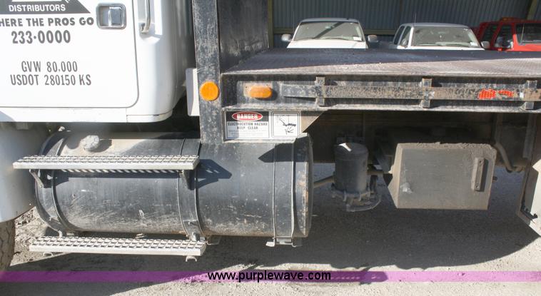 image for item A3228 2001 Volvo WG conveyor truck