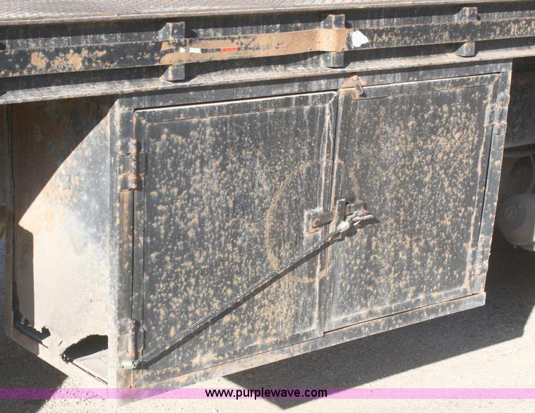 image for item A3228 2001 Volvo WG conveyor truck