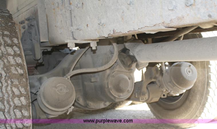 image for item A3228 2001 Volvo WG conveyor truck