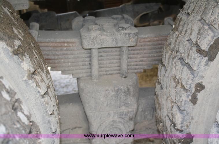 image for item A3228 2001 Volvo WG conveyor truck