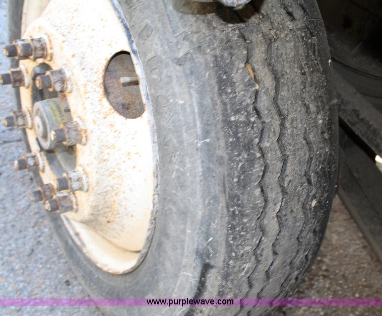 image for item A3228 2001 Volvo WG conveyor truck