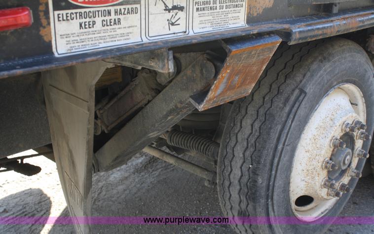 image for item A3228 2001 Volvo WG conveyor truck