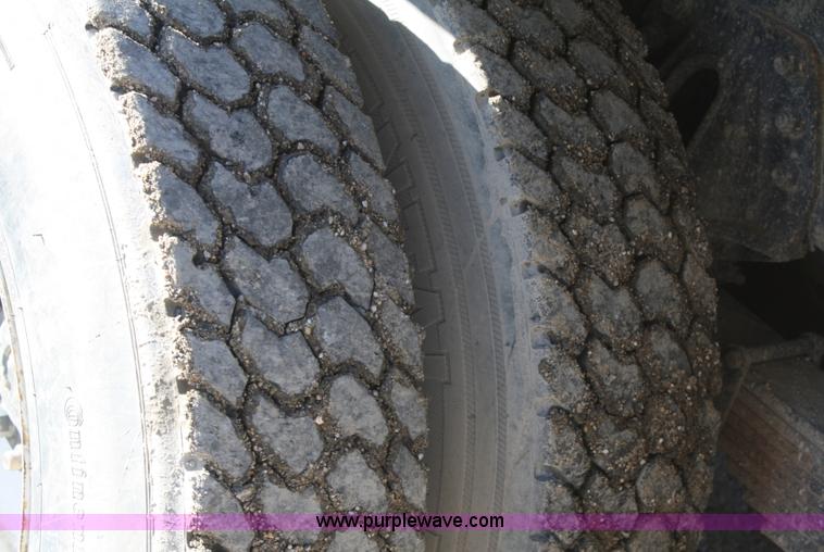 image for item A3228 2001 Volvo WG conveyor truck