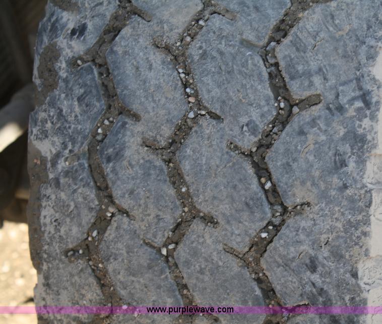 image for item A3228 2001 Volvo WG conveyor truck