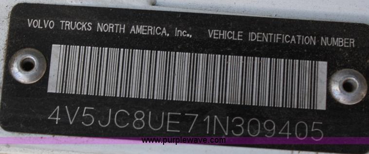 image for item A3228 2001 Volvo WG conveyor truck