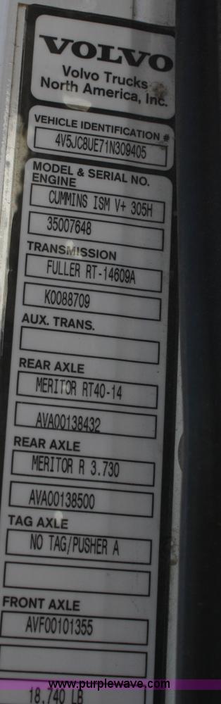 image for item A3228 2001 Volvo WG conveyor truck