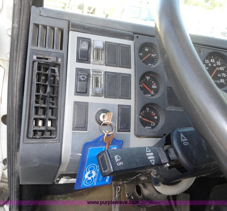 image for item A3229 1996 Freightliner FL70 box truck