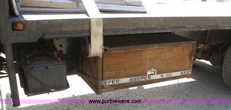 image for item A3236 1998 Ford Louisville LT9513 boom truck