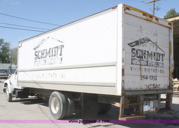 image for item A3237 1995 Ford F800 box truck