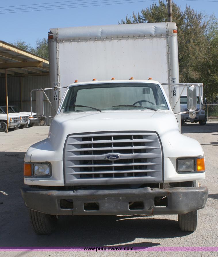 image for item A3237 1995 Ford F800 box truck