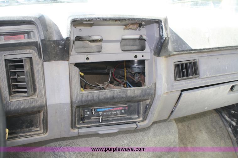 image for item A3237 1995 Ford F800 box truck