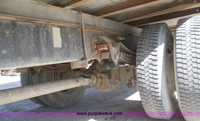 image for item A3237 1995 Ford F800 box truck