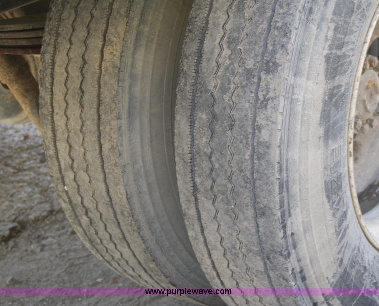 image for item A3237 1995 Ford F800 box truck