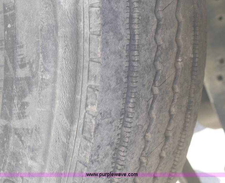 image for item A3237 1995 Ford F800 box truck