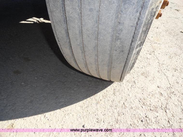 image for item A3253 1998 Ford F700 box truck