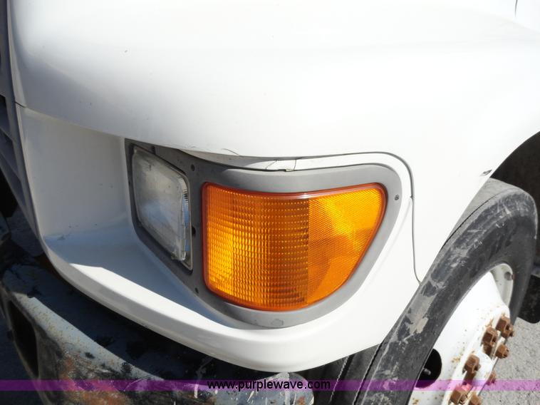 image for item A3253 1998 Ford F700 box truck
