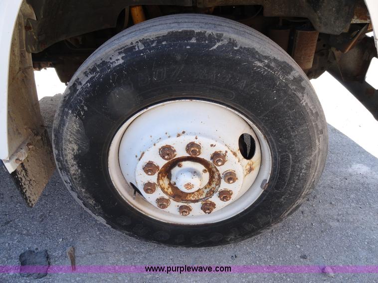 image for item A3253 1998 Ford F700 box truck