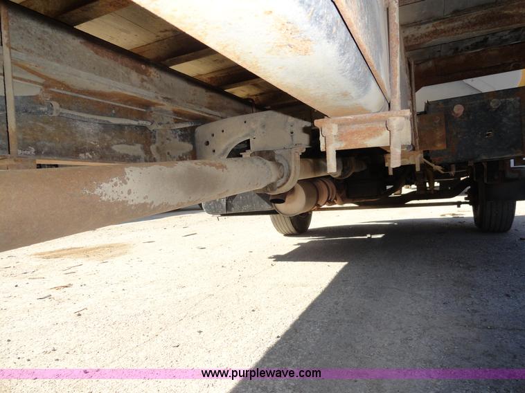 image for item A3253 1998 Ford F700 box truck