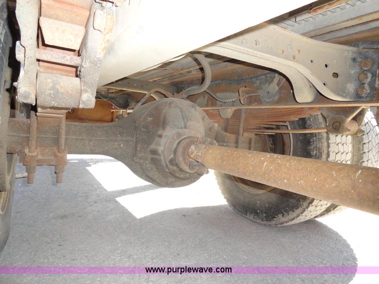 image for item A3253 1998 Ford F700 box truck