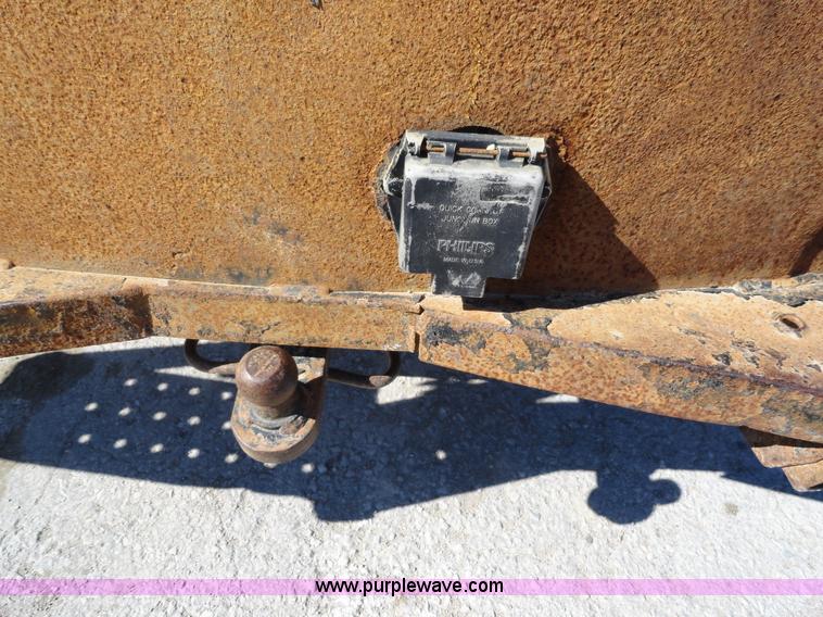 image for item A3253 1998 Ford F700 box truck