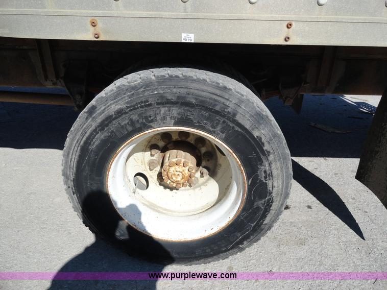 image for item A3253 1998 Ford F700 box truck