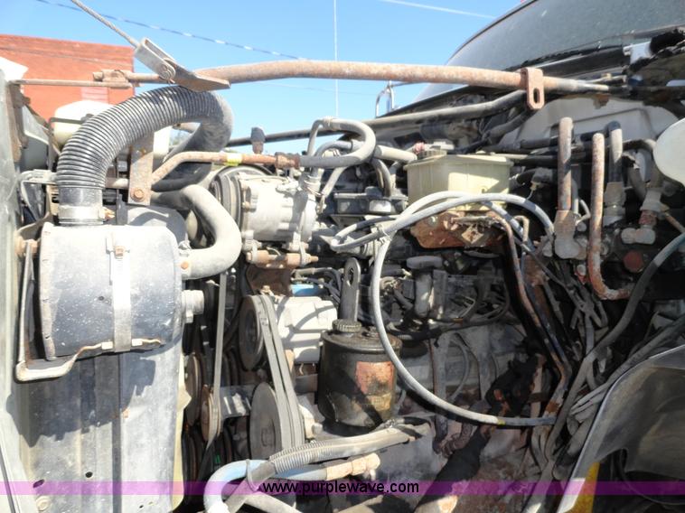 image for item A3253 1998 Ford F700 box truck