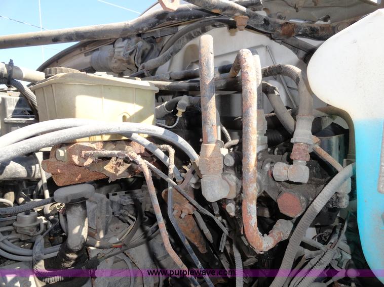 image for item A3253 1998 Ford F700 box truck