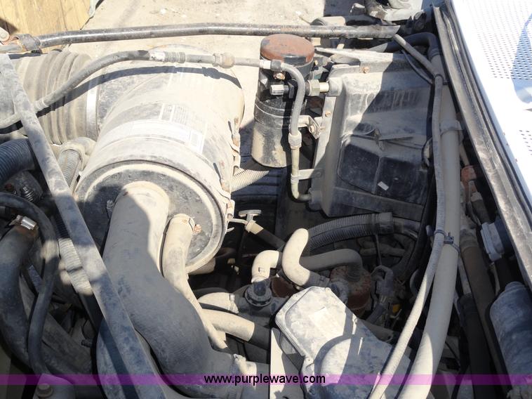 image for item A3253 1998 Ford F700 box truck