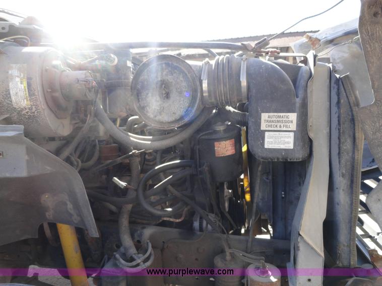 image for item A3253 1998 Ford F700 box truck