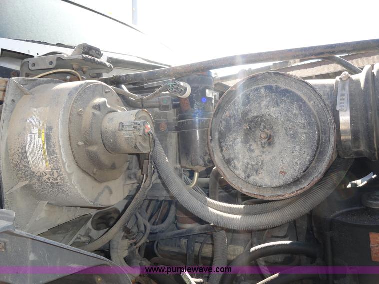 image for item A3253 1998 Ford F700 box truck