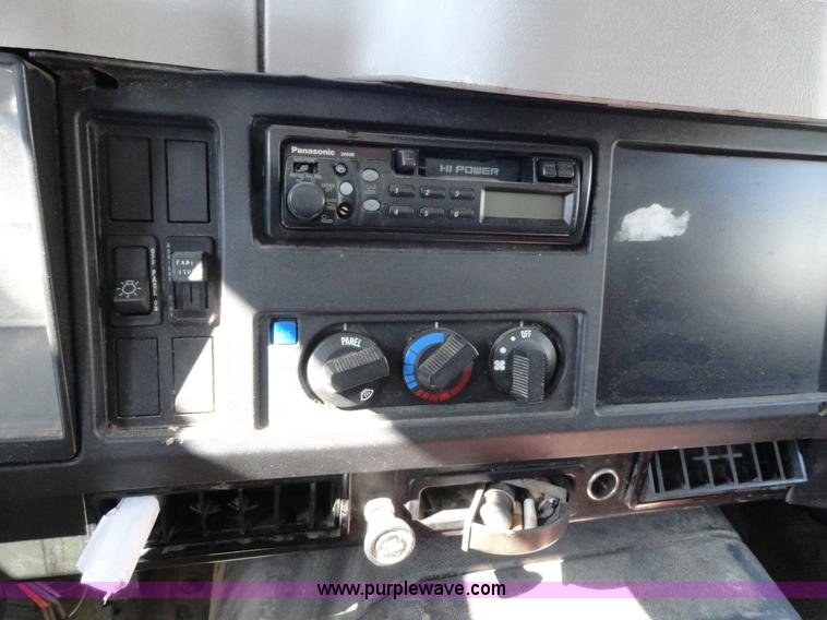 image for item A3254 1999 International 4900 box truck