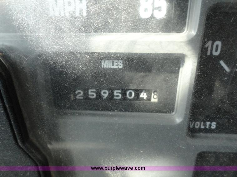 image for item A3254 1999 International 4900 box truck