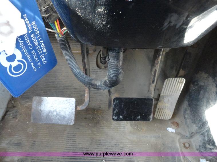 image for item A3254 1999 International 4900 box truck