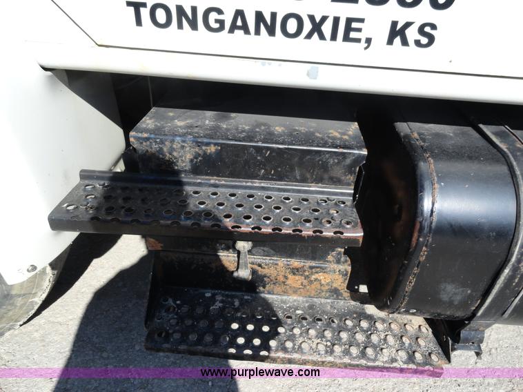 image for item A3254 1999 International 4900 box truck