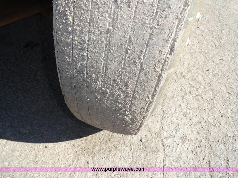 image for item A3254 1999 International 4900 box truck