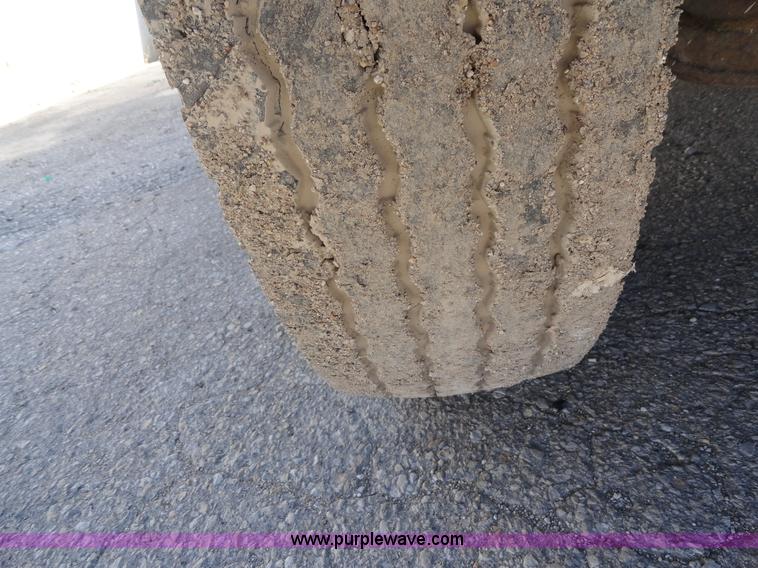 image for item A3254 1999 International 4900 box truck