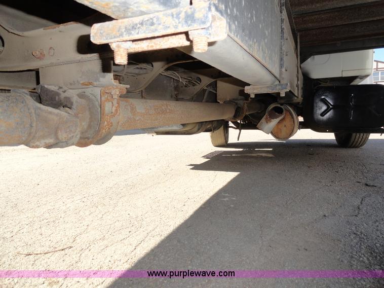 image for item A3254 1999 International 4900 box truck