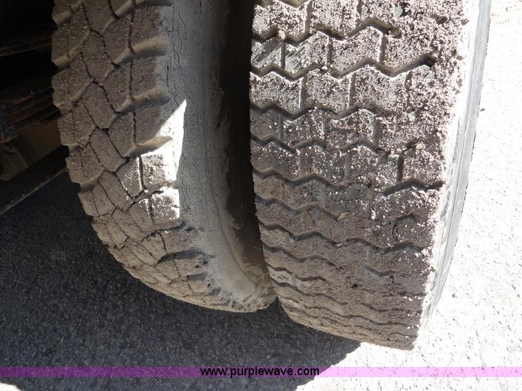 image for item A3254 1999 International 4900 box truck