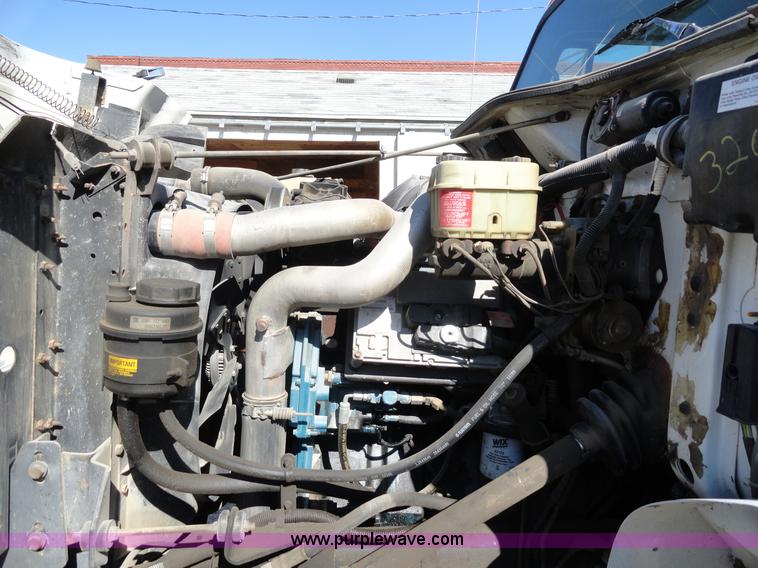 image for item A3254 1999 International 4900 box truck