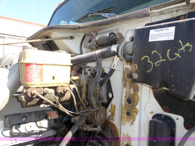 image for item A3254 1999 International 4900 box truck