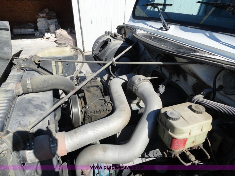 image for item A3254 1999 International 4900 box truck