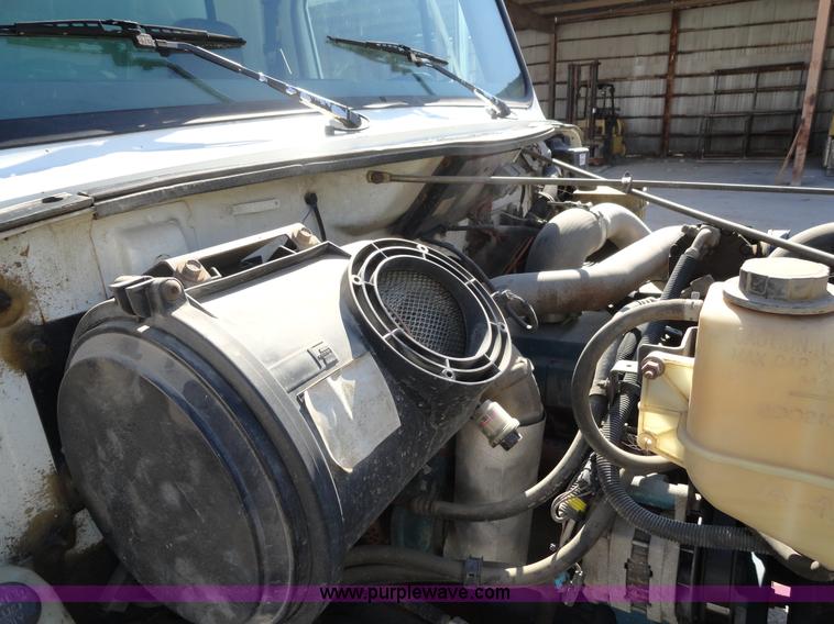 image for item A3254 1999 International 4900 box truck