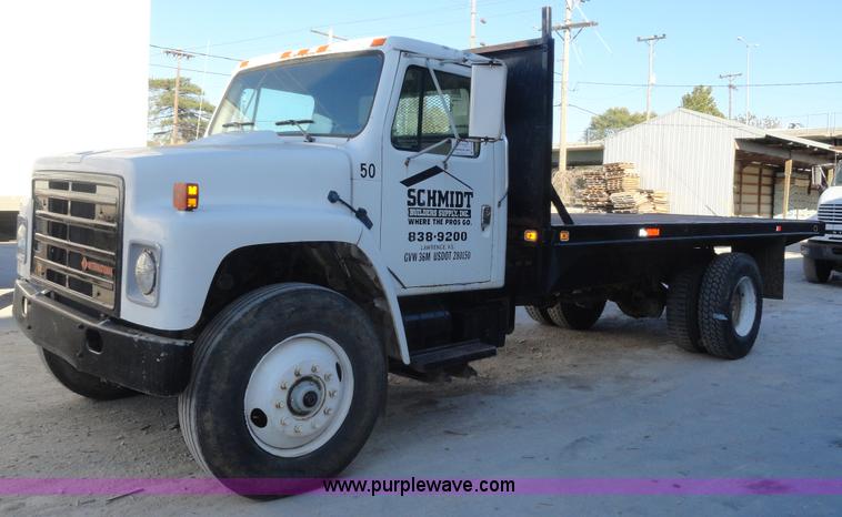 image for item A3259 1989 International 1954 flatbed truck