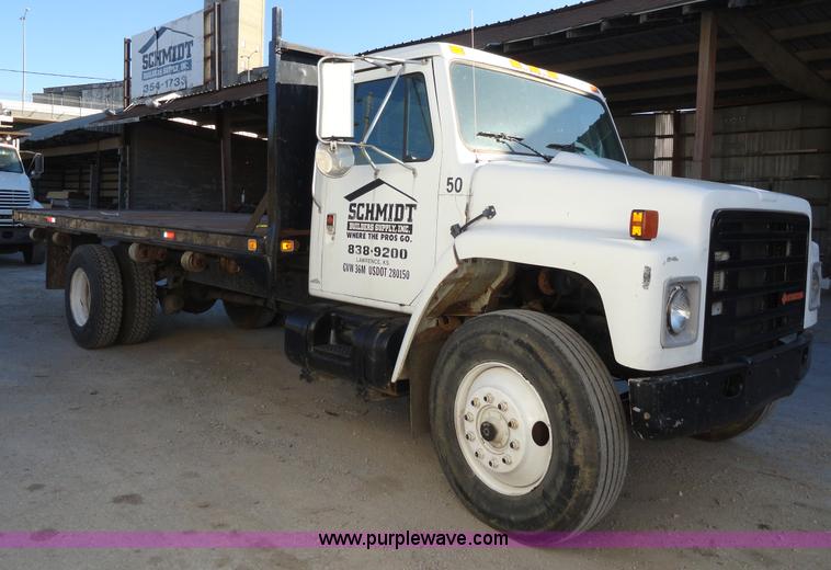 image for item A3259 1989 International 1954 flatbed truck