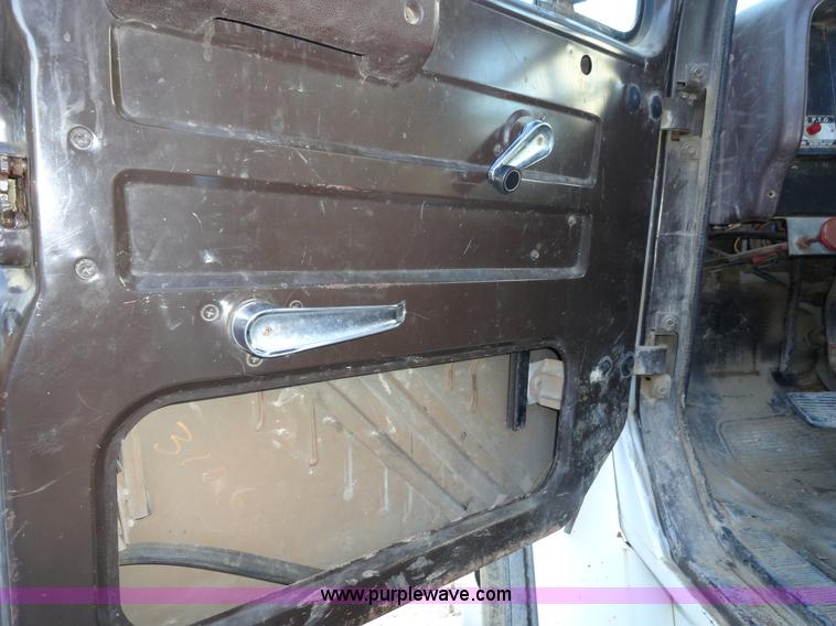 image for item A3259 1989 International 1954 flatbed truck