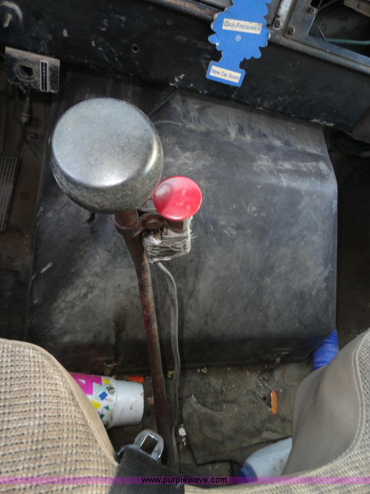 image for item A3259 1989 International 1954 flatbed truck