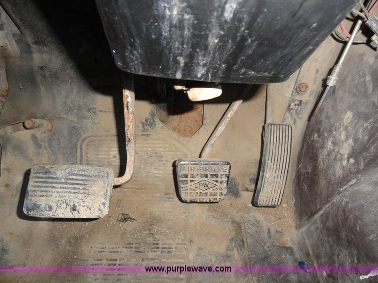 image for item A3259 1989 International 1954 flatbed truck