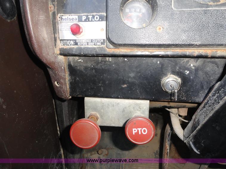 image for item A3259 1989 International 1954 flatbed truck